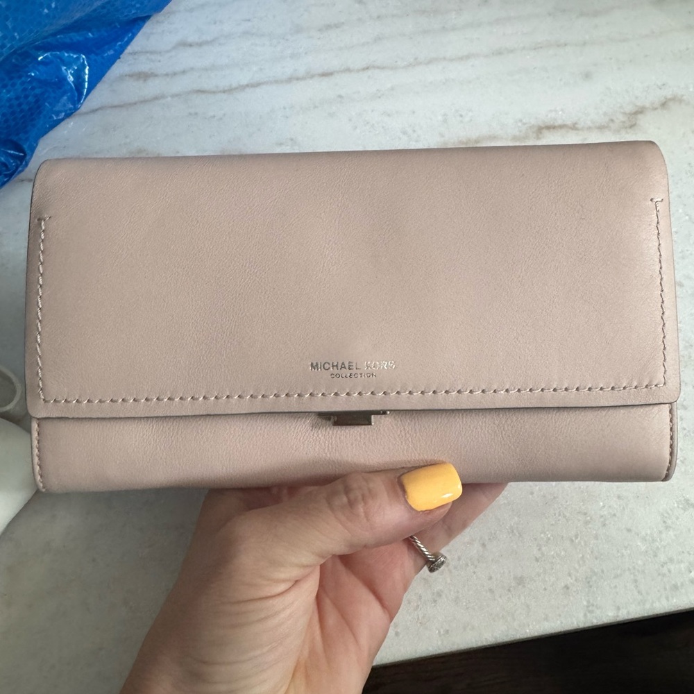 Michael Kors Blush Leather Wallet brand new